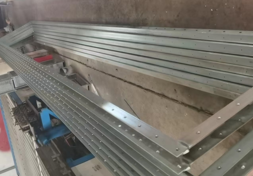 江西（xī）消防排煙工程：角鐵法蘭風管工藝-2